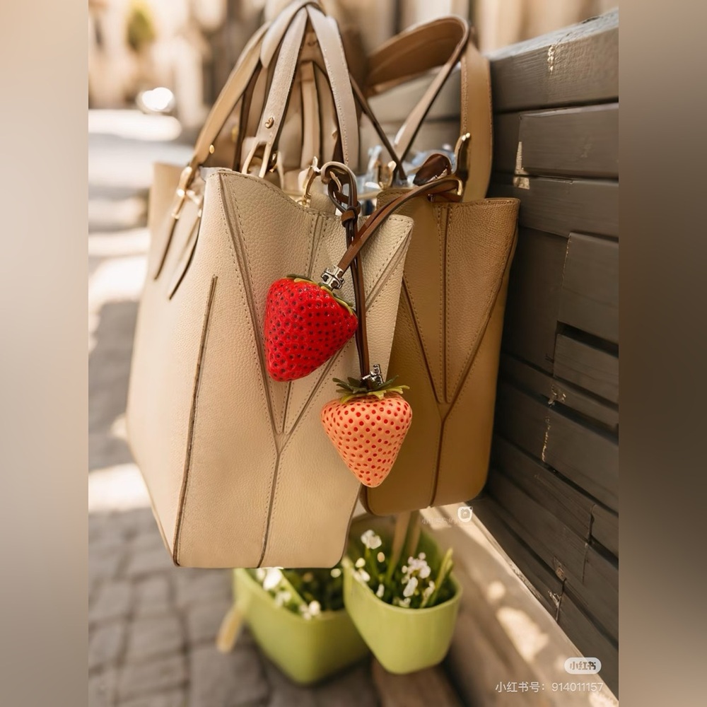 Tory Burch strawberry bag charm New Poppy $128 NEW with box 164955 - Picture 8 of 8